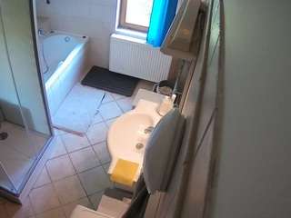 voyeurcam-julmodels-bath-2nd-2 camsoda stream image