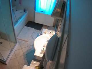 voyeurcam-julmodels-bath-2nd-2 camsoda stream image