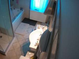 voyeurcam-julmodels-bath-2nd-2 camsoda stream image