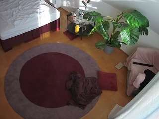 voyeurcam-julmodels-whitebed-5 camsoda stream image