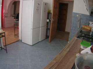 voyeurcam-julmodels-kitchen camsoda stream image