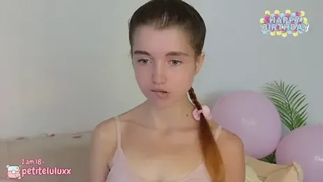 petiteluluxx stripchat stream image