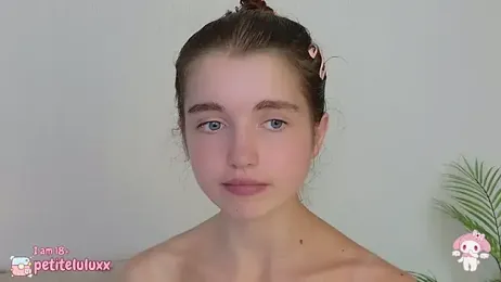 petiteluluxx stripchat stream image