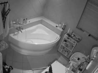 voyeurcam-julmodels-bath-1st-2 camsoda stream image