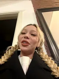 babydolll stripchat stream image