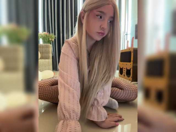 LittleDelora bongacams stream image