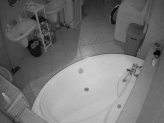 voyeurcam-julmodels-bath-1st-1 camsoda stream image