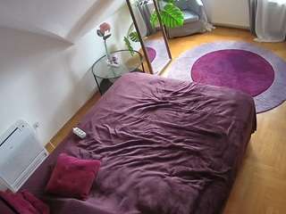 voyeurcam-julmodels-whitebed-4 camsoda stream image