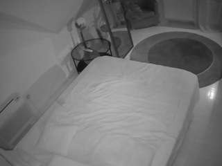 voyeurcam-julmodels-whitebed-4 camsoda stream image