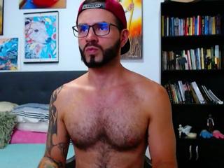 Akiles R flirt4free stream image