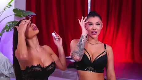 MissMooon stripchat stream image