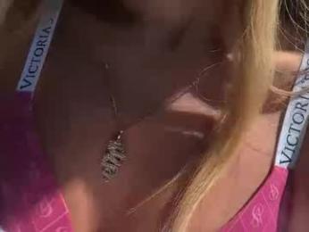 luvlivvyy chaturbate stream image