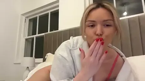 lolableux stripchat stream image