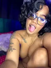 riri_brunnete stripchat stream image