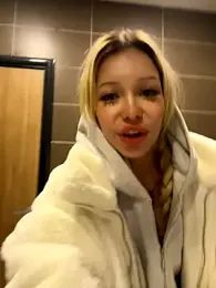 babydolll stripchat stream image