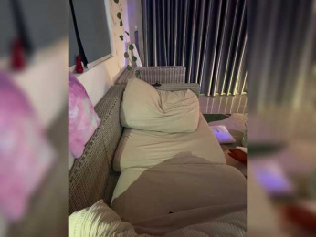 LittleDelora bongacams stream image