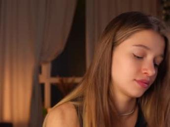 little_poetry chaturbate stream image