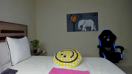 Renee-18 stripchat stream image