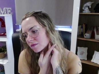 Soft-Zoey bongacams stream image