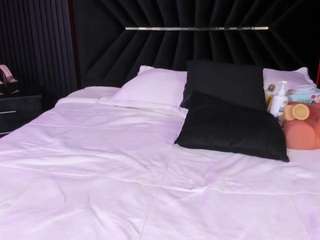 atinxnaugthy camsoda stream image