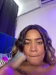 riri_brunnete stripchat stream image