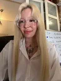 babydolll stripchat stream image