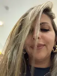 _Abril-Office1 stripchat stream image