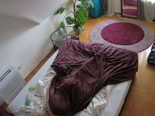 voyeurcam-julmodels-whitebed-4 camsoda stream image