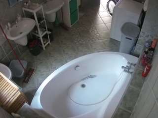 voyeurcam-julmodels-bath-1st-1 camsoda stream image