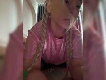 LittleDelora bongacams stream image