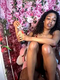 mismialove stripchat stream image