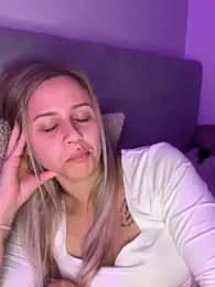 lunawolf21 stripchat stream image