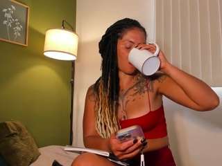 karlyee camsoda stream image