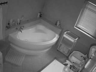 voyeurcam-julmodels-bath-1st-2 camsoda stream image