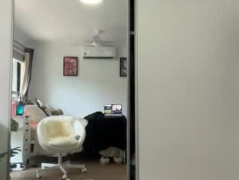 luvlivvyy chaturbate stream image