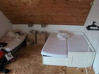 voyeurcam-julmodels-whitebed-2 camsoda stream image