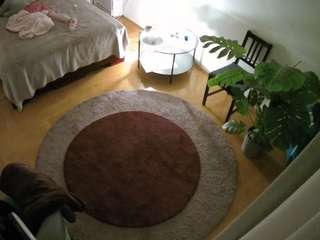 voyeurcam-julmodels-whitebed-5 camsoda stream image