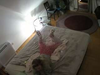 voyeurcam-julmodels-whitebed-4 camsoda stream image