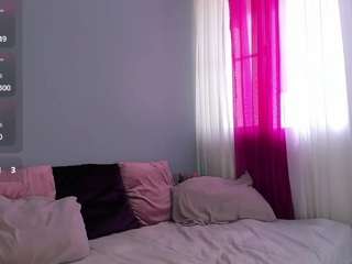 mollyybloom camsoda stream image