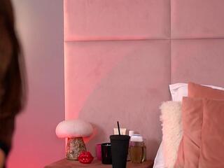 Alma Luv flirt4free stream image