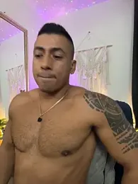 aaroncolombia stripchat stream image