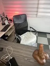 riri_brunnete stripchat stream image