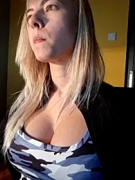 allinqueen stripchat stream image