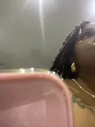 riri_brunnete stripchat stream image