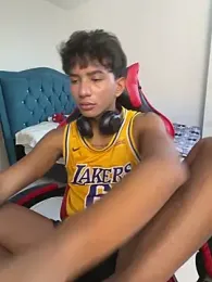 Leonarrrd_01 stripchat stream image