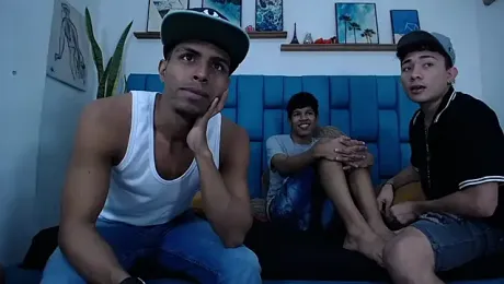 Interracial_Snow_Bunny stripchat stream image