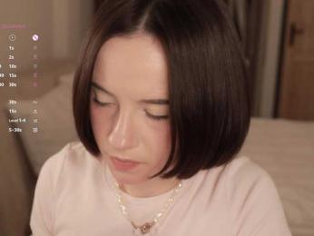 MissEssie bongacams stream image