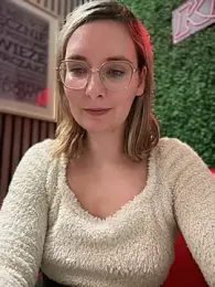 The_Snowwhitee stripchat stream image