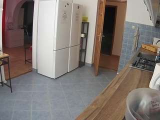 voyeurcam-julmodels-kitchen camsoda stream image