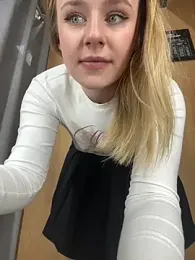 elegant_babe stripchat stream image